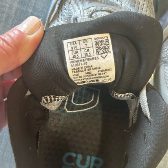 Worn 2 times.  Didn’t like the fit too wide. Size 9 wide - Picture 5 of 5